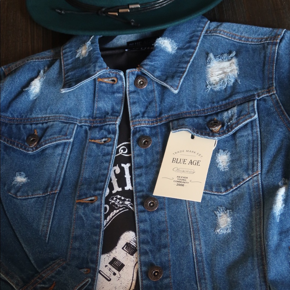 Distressed denim jacket - Picture 7 of 7